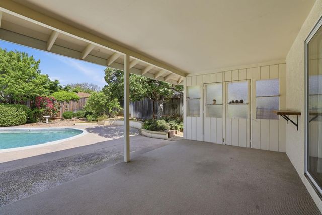 6319 Saint James Dr, Carmichael, CA 95608