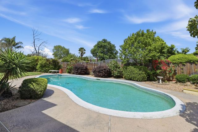 6319 Saint James Dr, Carmichael, CA 95608