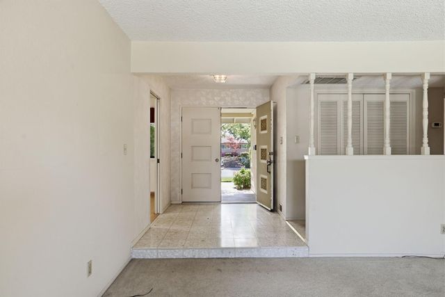 6319 Saint James Dr, Carmichael, CA 95608