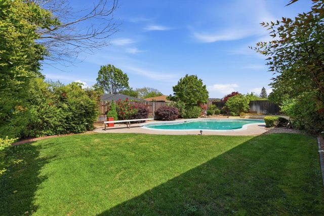 6319 Saint James Dr, Carmichael, CA 95608