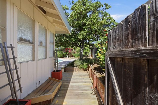 6319 Saint James Dr, Carmichael, CA 95608