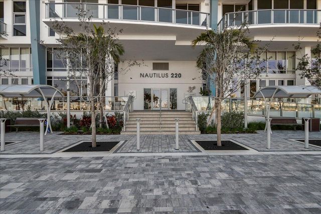 220 Lake Shore Drive 1413, Lake Park, FL 33403