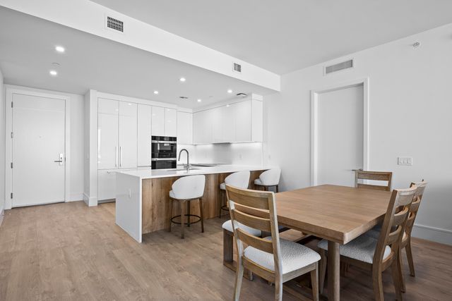 220 Lake Shore Drive 1413, Lake Park, FL 33403
