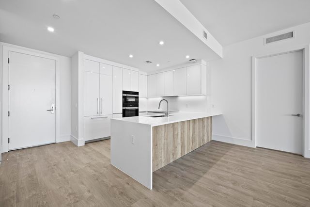 220 Lake Shore Drive 1413, Lake Park, FL 33403