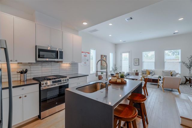 862 Paul Quinn Street B, Houston, TX 77091