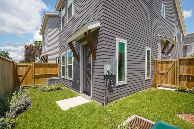 862 Paul Quinn Street B, Houston, TX 77091