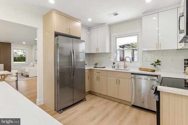 2 BONNIE LN, Willingborough, NJ 08046
