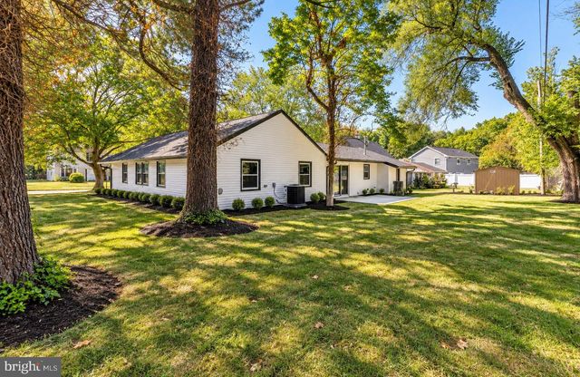 2 BONNIE LN, Willingborough, NJ 08046