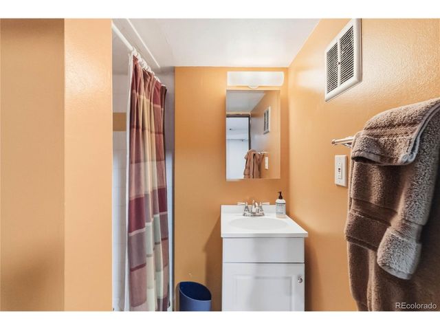 987 Glencoe St, Denver, CO 80220