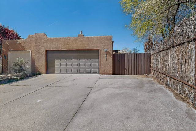 2855 Clark Court, Santa Fe, NM 87507