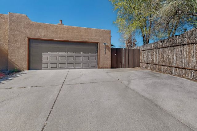 2855 Clark Court, Santa Fe, NM 87507