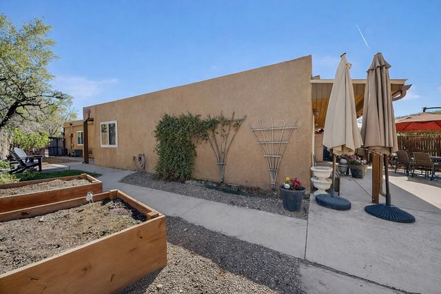 2855 Clark Court, Santa Fe, NM 87507