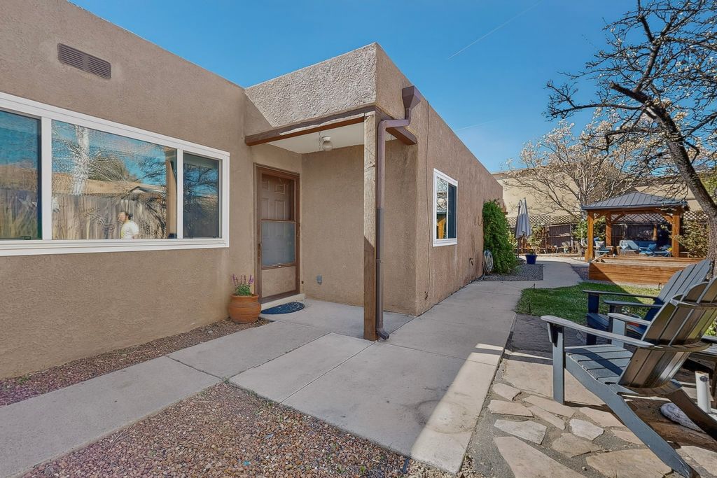 2855 Clark Court, Santa Fe, NM 87507