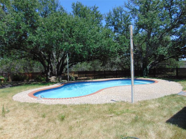 805 Barton Creek DR, Dripping Springs, TX 78620