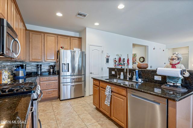 8215 N Willow View Drive, Tucson, AZ 85741
