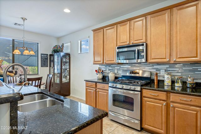 8215 N Willow View Drive, Tucson, AZ 85741