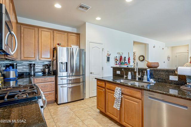 8215 N Willow View Drive, Tucson, AZ 85741