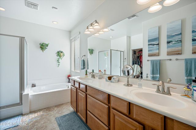8215 N Willow View Drive, Tucson, AZ 85741