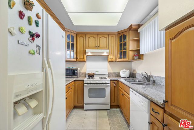729 S Hobart Boulevard 40, Los Angeles, CA 90005