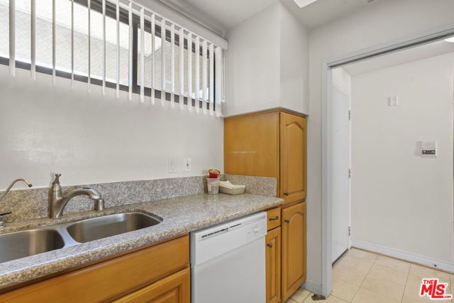 729 S Hobart Boulevard 40, Los Angeles, CA 90005