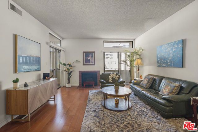 729 S Hobart Boulevard 40, Los Angeles, CA 90005