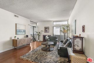 729 S Hobart Boulevard 40, Los Angeles, CA 90005