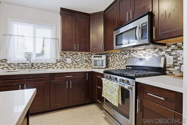 14127 Tobiasson Rd, Poway, CA 92064