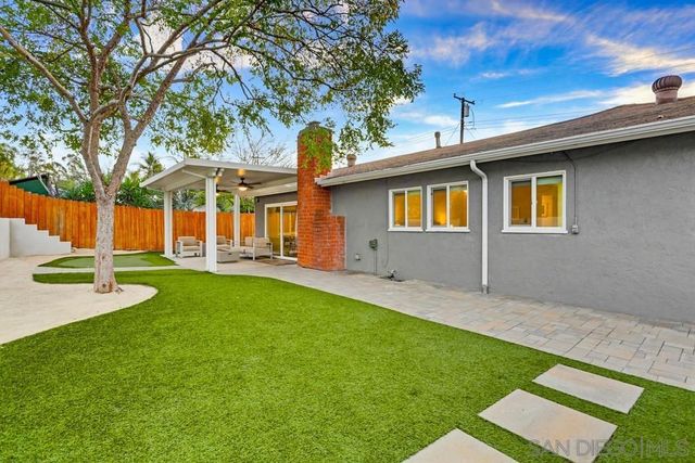 14127 Tobiasson Rd, Poway, CA 92064