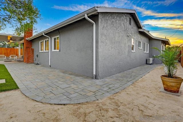 14127 Tobiasson Rd, Poway, CA 92064