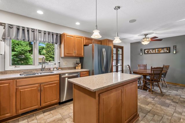 2006 River Hills Drive, Burnsville, MN 55337