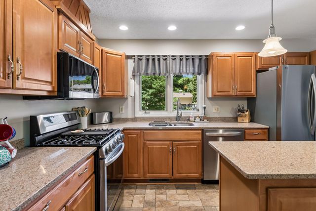 2006 River Hills Drive, Burnsville, MN 55337