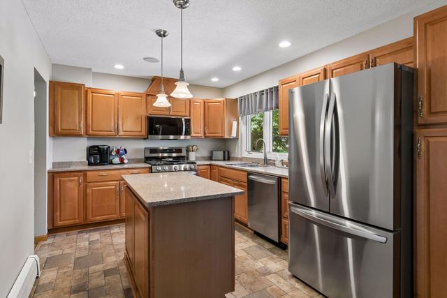 2006 River Hills Drive, Burnsville, MN 55337