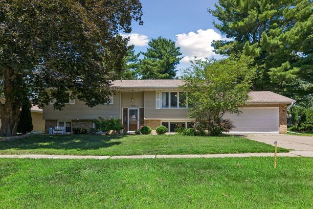 2006 River Hills Drive, Burnsville, MN 55337