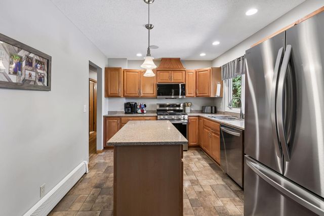 2006 River Hills Drive, Burnsville, MN 55337