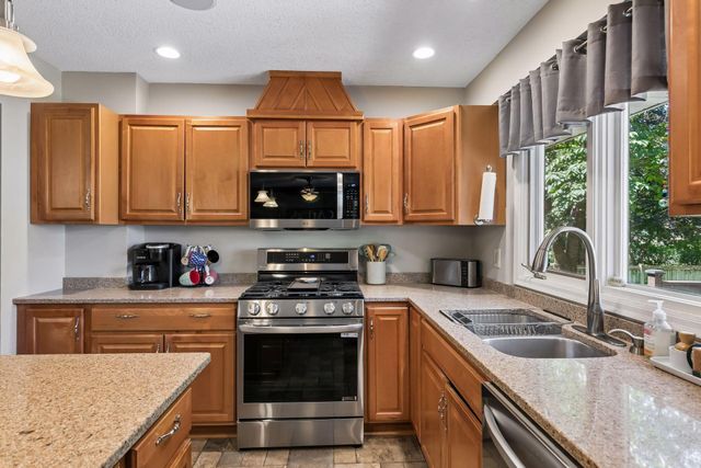 2006 River Hills Drive, Burnsville, MN 55337