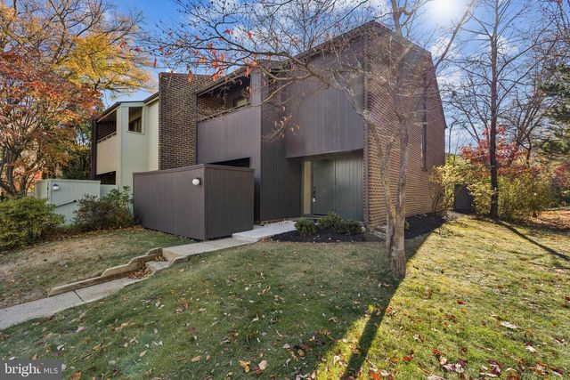 2015 WETHERSFIELD CT, Reston, VA 20191