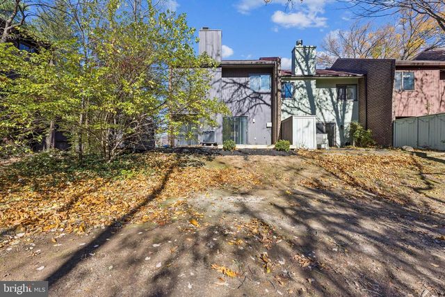 2015 WETHERSFIELD CT, Reston, VA 20191