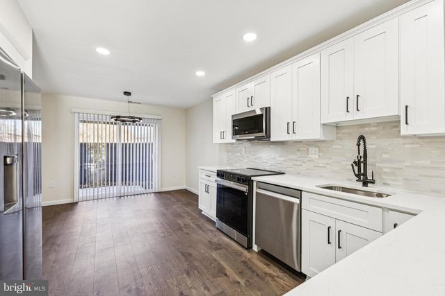 2015 WETHERSFIELD CT, Reston, VA 20191