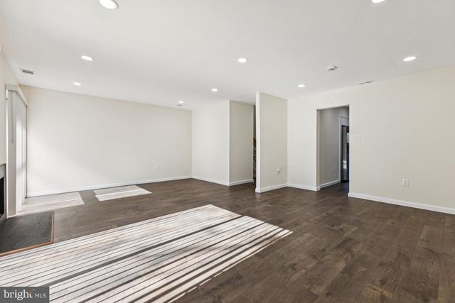 2015 WETHERSFIELD CT, Reston, VA 20191