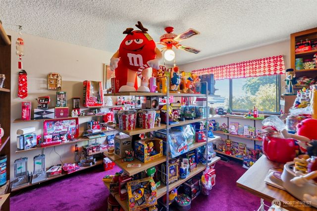 1874 Lenore Drive, Tacoma, WA 98406