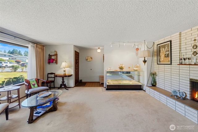 1874 Lenore Drive, Tacoma, WA 98406