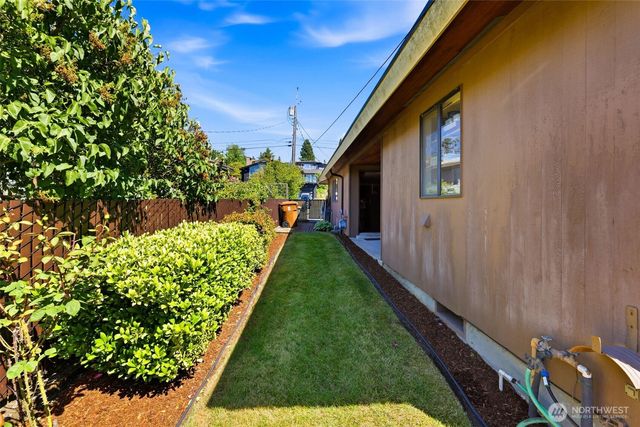 1874 Lenore Drive, Tacoma, WA 98406