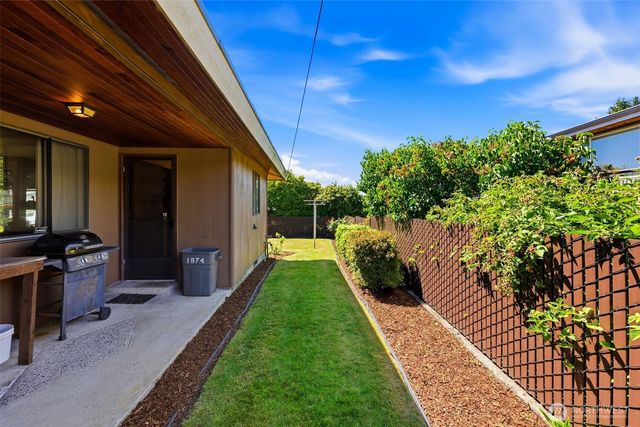 1874 Lenore Drive, Tacoma, WA 98406