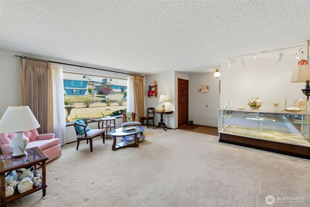 1874 Lenore Drive, Tacoma, WA 98406