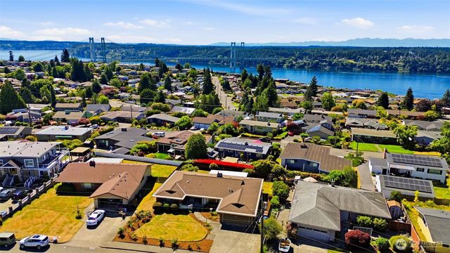 1874 Lenore Drive, Tacoma, WA 98406