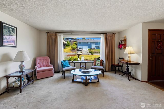 1874 Lenore Drive, Tacoma, WA 98406