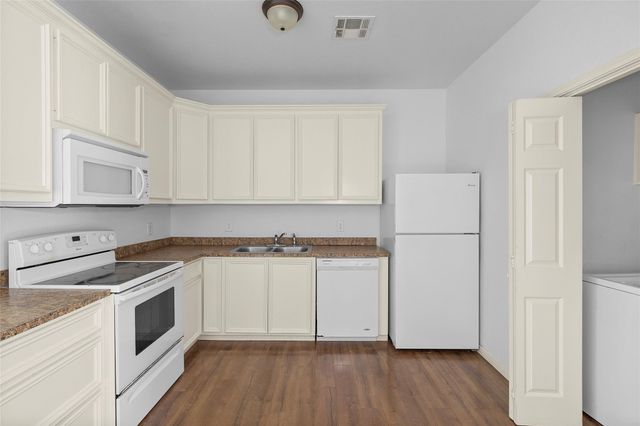 409 Beto St 5, Huntsville, TX 77340