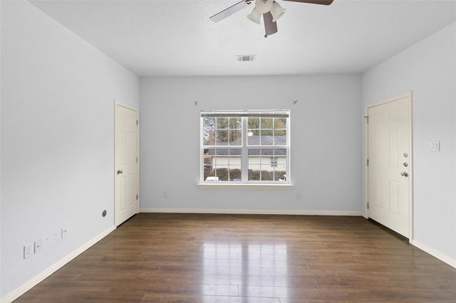 409 Beto St 5, Huntsville, TX 77340