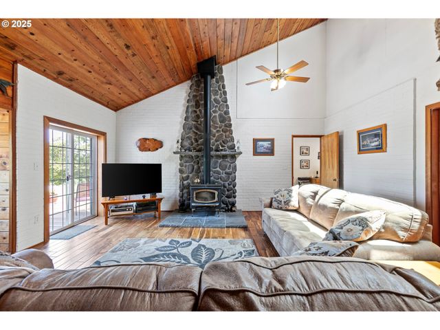 361890 HIGHWAY 58, Pleasant Hill, OR 97455