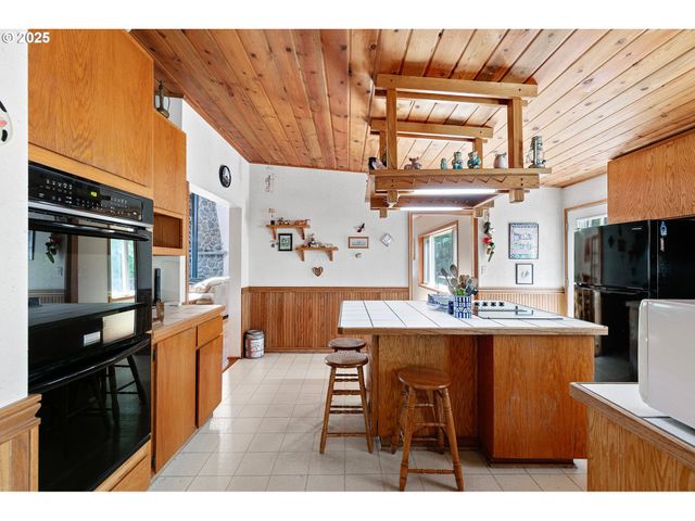 361890 HIGHWAY 58, Pleasant Hill, OR 97455